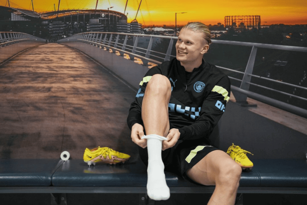 Manchester City's new star striker! Discover the incredible salary of Erling Haaland, one of the world's hottest young talents.